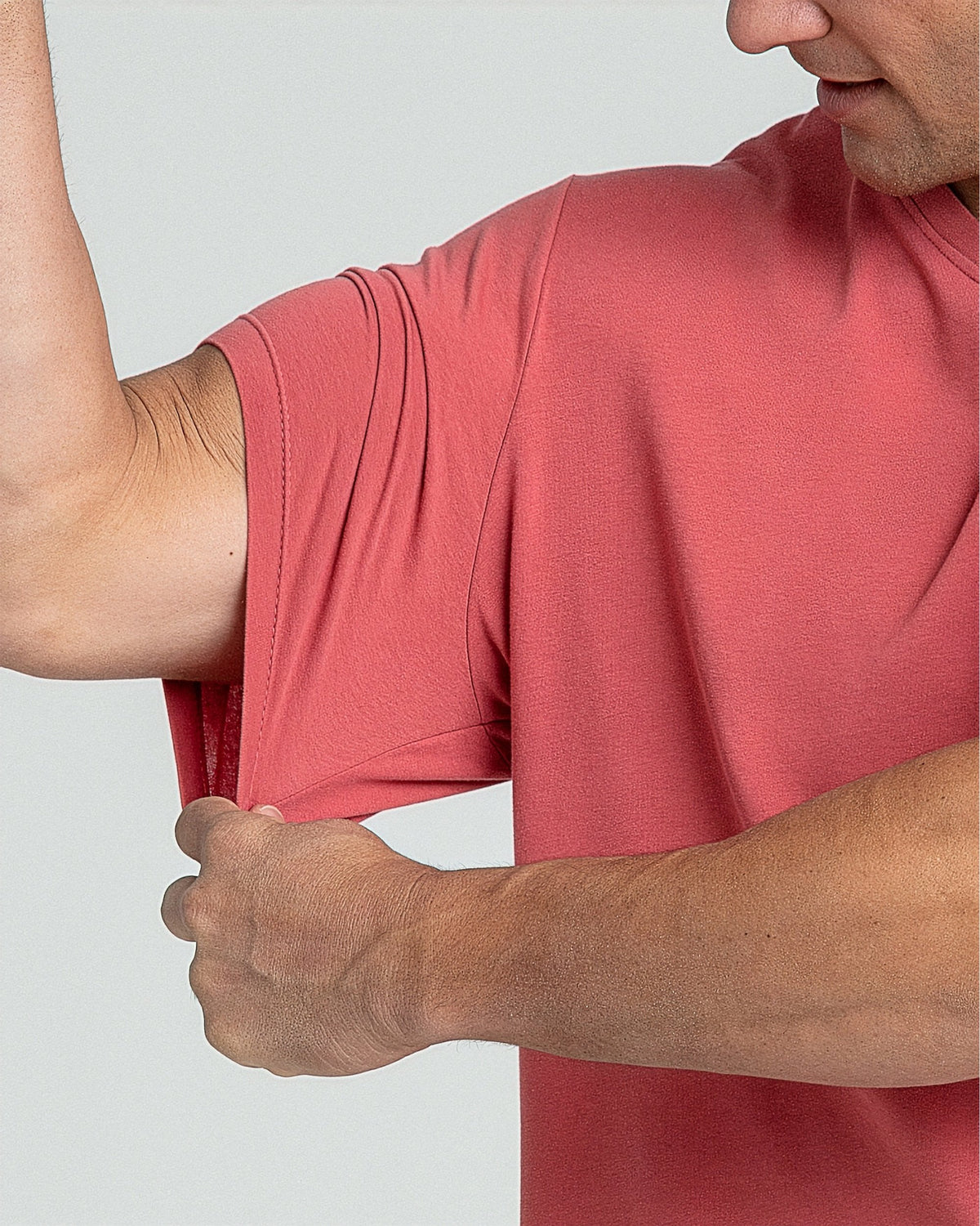 Organic V-Neck T-Shirt (Slim Fit) / Nantucket Red