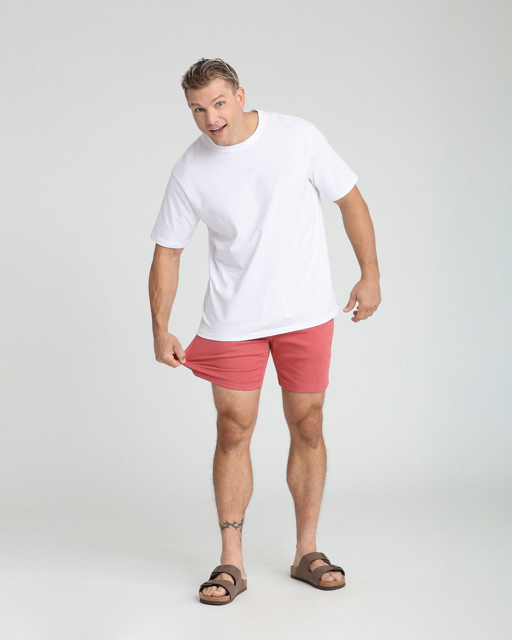 Everyday Comfort Shorts (Slim Fit) / Nantucket Red